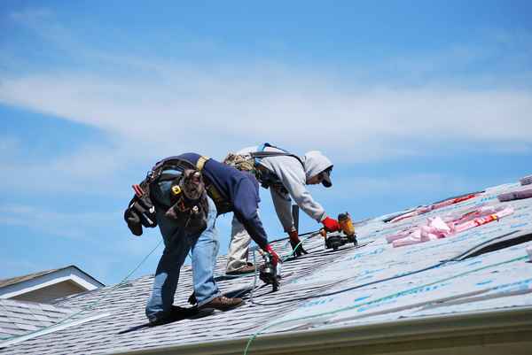 Local Favorites: 2 Popular Roof Types in Lakewood